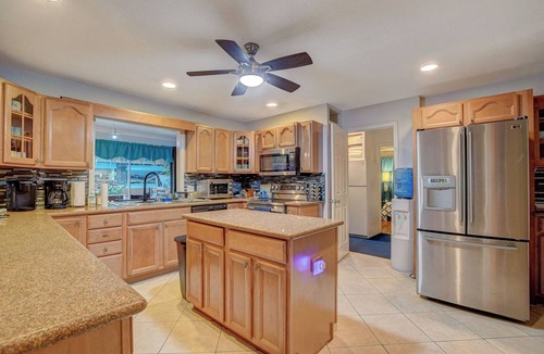 Winchester House | Near Strip, 14 Bedroom Sleeps 40, Huge Pool & Heated Pool, Saunas, Jacuzzi /Span