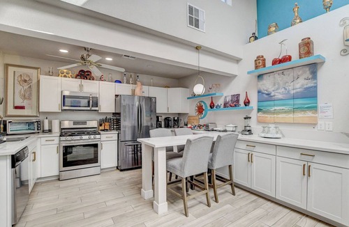 Winchester House | Near Strip, 14 Bedroom Sleeps 40, Huge Pool & Heated Pool, Saunas, Jacuzzi /Span