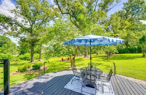 Golden House | Near Table Rock Lake: Family Home w/Deck & Views
