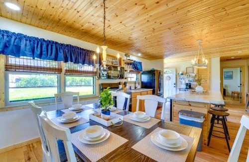 Golden House | Near Table Rock Lake: Family Home w/Deck & Views