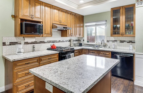 Ardenwood House | Near Tech HQs & Soccer: Commuter’s Fremont Hub
