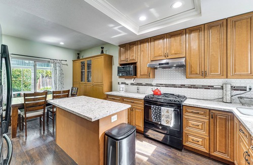 Ardenwood House | Near Tech HQs & Soccer: Commuter’s Fremont Hub
