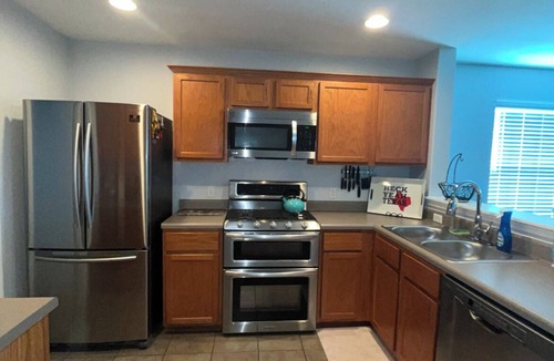 Austin House | Near Tesla, Fire-Pit, King Bed, Minutes to Cota