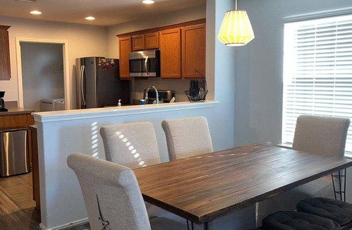 Austin House | Near Tesla, Fire-Pit, King Bed, Minutes to Cota