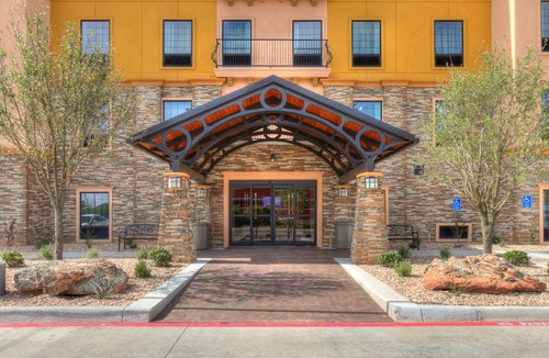 Lubbock Condo | Near Texas Tech University. Free Breakfast. Suite w/Full Kitchen.