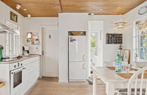 Nordstrand House | Near the famous palm beach in Frederikshavn welcomes you this lovely thatched house with beautiful w