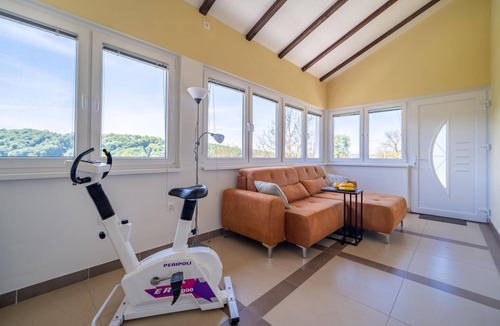 Barilovic House | Near the river Korana welcomes you this friendly vacation home with pool.