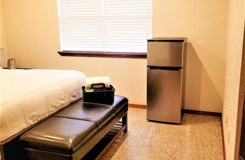 Central Oklahoma City Apartment | Near to OUHSC Hospitals-Garage Studio