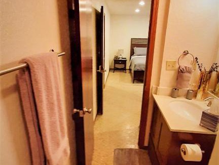 Central Oklahoma City Apartment | Near to OUHSC Hospitals-Garage Studio