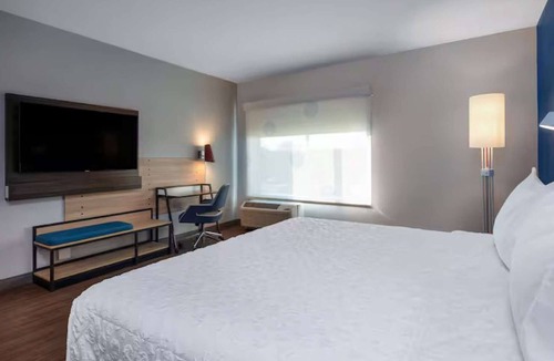 Naperville Hotel | Near to Riverwalk | Indoor Pool + Free Breakfast
