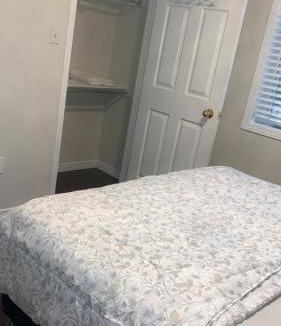Mount Pleasant House | Near Toronto Pearson Airport Queen Room