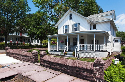 White Haven House | Near Trails, Fishing, Parks & More! Poconos Home
