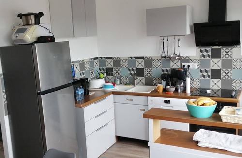 Dax Apartment | Near train station and spa, F3 apartment with view of the old town of DAX