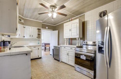 Woodburn House | Near University Ave! Pet-Friendly 3BR w/Foosball!