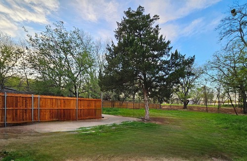 Denton House | Near UNT. Pets Ok. Near FIFA World Cup Games. Large back yard.