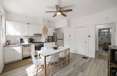Shadyside House | Near UPMC, CMU, Pitt & Walnut + Free Parking