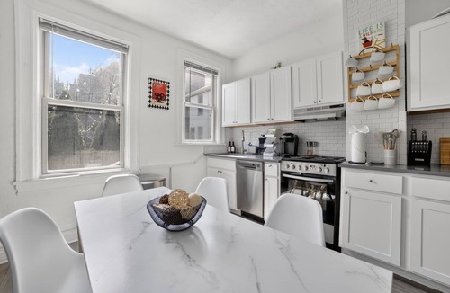 Shadyside House | Near UPMC, CMU, Pitt & Walnut + Free Parking