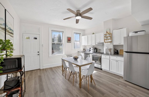 Shadyside House | Near UPMC, CMU, Pitt & Walnut + Free Parking
