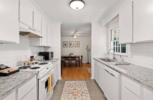 Columbia House | Near USC & Downtown Fire Pit Dog Friendly
