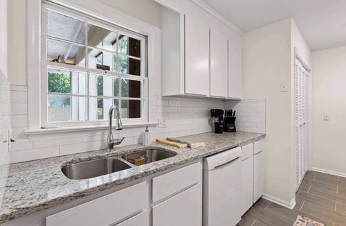 Columbia House | Near USC & Downtown Fire Pit Dog Friendly