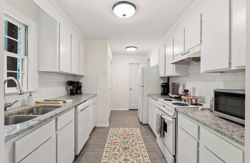 Columbia House | Near USC & Downtown Fire Pit Dog Friendly