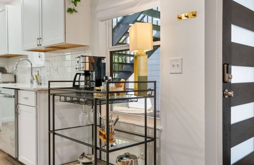 Brentwood Apartment | Near UT, Dining, Bars│Dog-Friendly in Brentwood w/Parking│Just Remodeled!