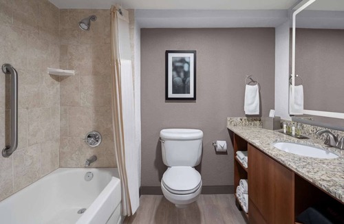 King of Prussia Hotel | Near Valley Forge | Shuttle. Restaurant. Gym.