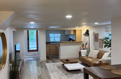 Fauntleroy House | Near Water Boho Basement – Private Entry, New Bath