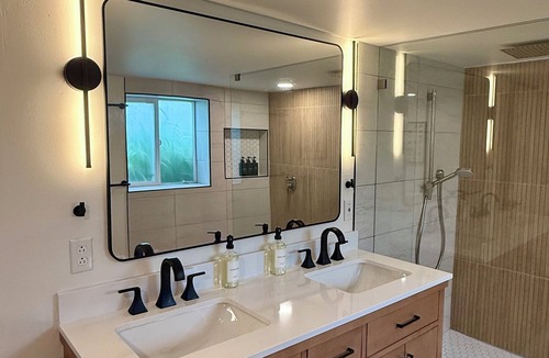 Fauntleroy House | Near Water Boho Basement – Private Entry, New Bath