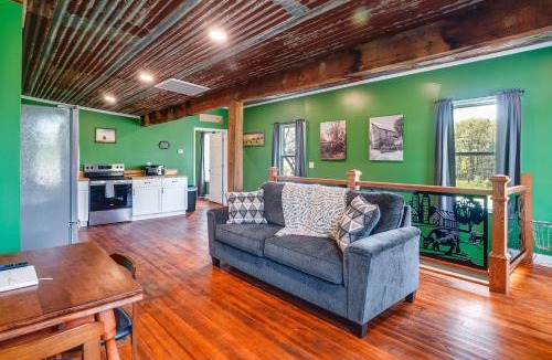 Treloar House | Near Wineries: Country Condo in New Haven