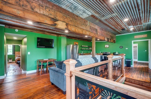 Treloar Apartment | Near Wineries: Country Condo in New Haven