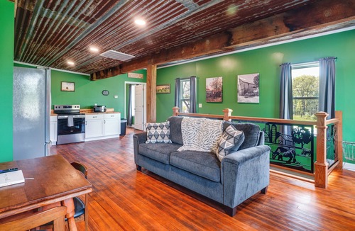 Treloar Apartment | Near Wineries: Country Condo in New Haven