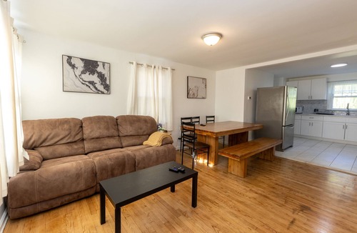 New Haven House | Near Yale with Game Room