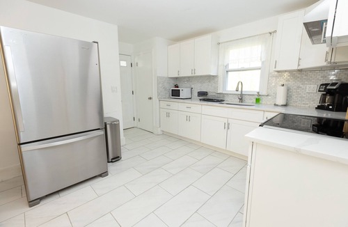 New Haven House | Near Yale with Game Room