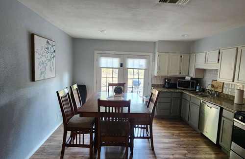 East Terrell Hills House | Near Zoo, Alamo, & Downtown! Tranquil and Tropical