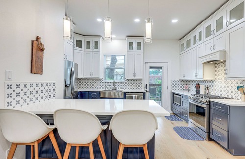 Mahncke Park House | Near Zoo & Riverwalk: Spacious Home w/Heated Pool