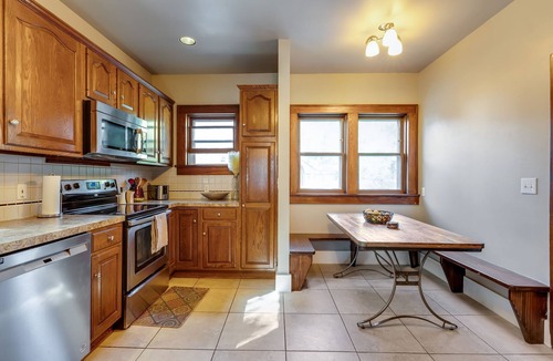 College Hill House | Nearby Wesley. Ping Pong, Foosball, & Games!