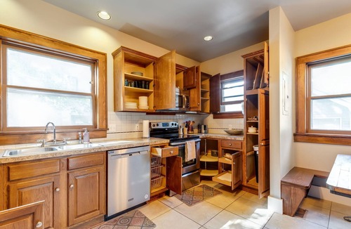College Hill House | Nearby Wesley. Ping Pong, Foosball, & Games!