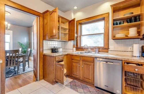 College Hill House | Nearby Wesley. Ping Pong, Foosball, & Games!