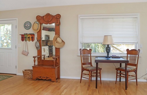 Indian Pass House | Nearly Beachfront~ Spacious ~ Pet Friendly ~ Summer Breeze