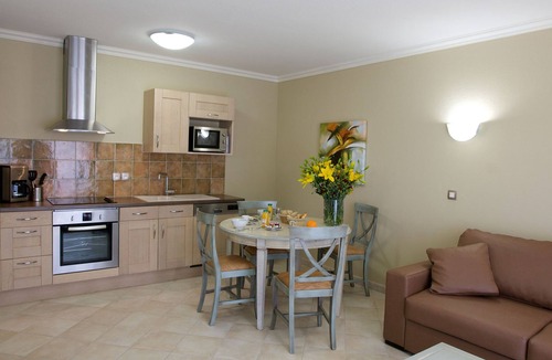 Callian Apartment | Neat apartment with dishwasher