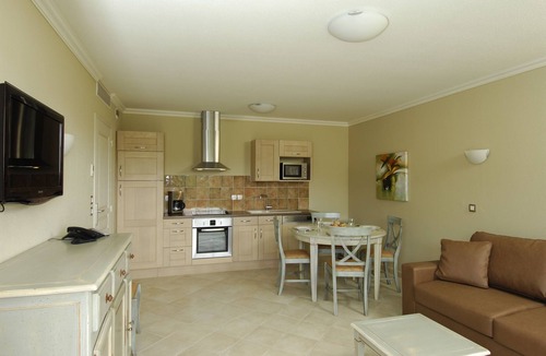 Callian Apartment | Neat apartment with dishwasher