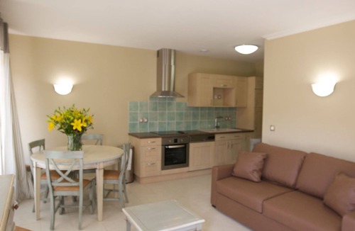 Callian Apartment | Neat apartment with dishwasher