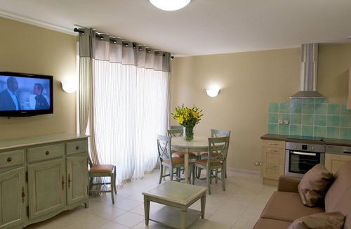 Callian Apartment | Neat apartment with dishwasher