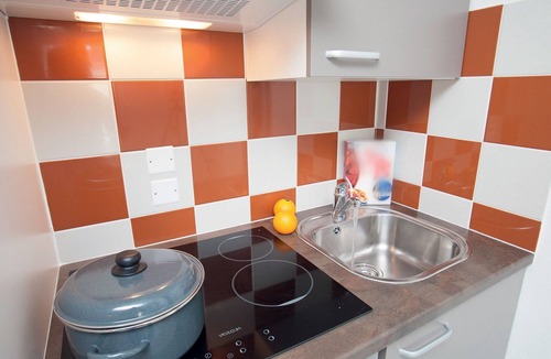 Auberville House | Neat apartment with microwave