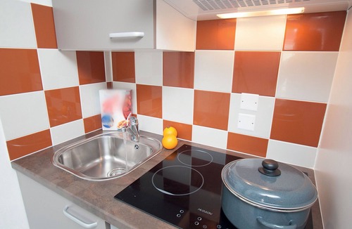 Auberville House | Neat apartment with microwave