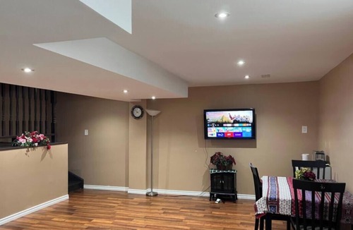 Brantford House | Neat & Cozy Private Basement in a House for your stay