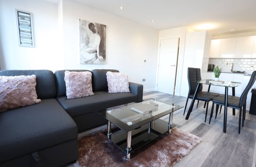 Sheldon Apartment | NEC/Airport Interchange Shortstay Homebase14