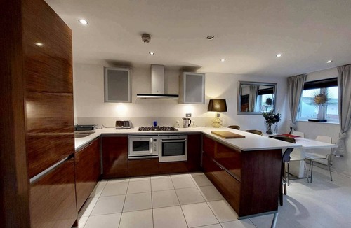 Dickens Heath Apartment | NEC. Stunning Solihull Penthouse