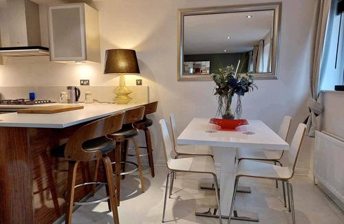 Dickens Heath Apartment | NEC. Stunning Solihull Penthouse